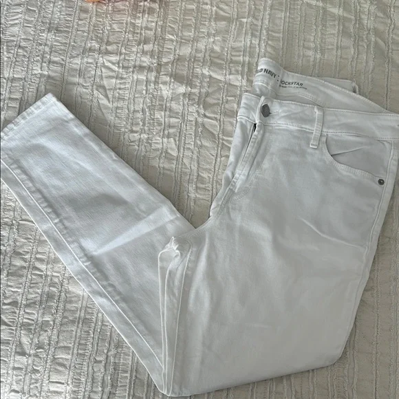 Old Navy Women's White Skinny Jeans - Picture 2 of 4